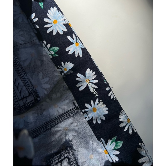 Old Navy — Pixie Ankle Pants W/ Daisy Print • Pantalones con diseño de flores• - Picture 9 of 10